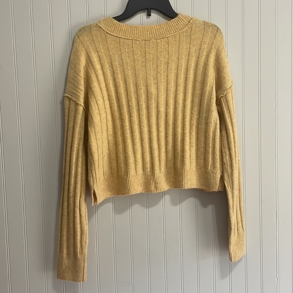 Rue 21 cropped button up cardigan sweater in yellow gold size small - Picture 3 of 6